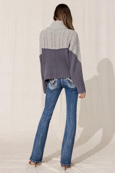 Knitted Color Block Turtleneck Sweater